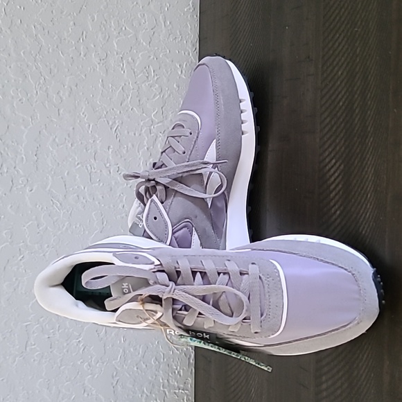 NWT Mens Reebok Retro Style Gray & Wht Sneakers Size: 10 - Picture 7 of 9